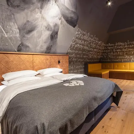 Liebesbier Urban Art & Smart Hotel